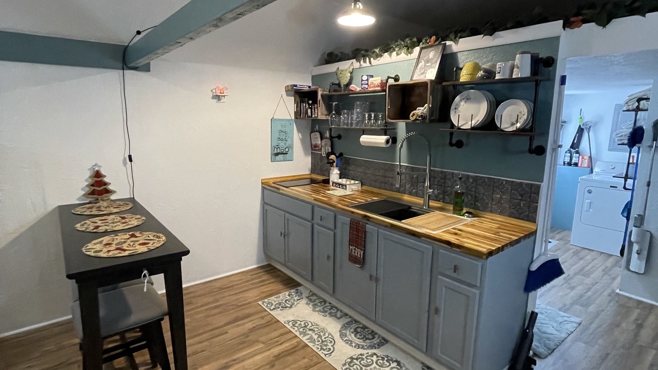 Photo of Kitchen in Red Level