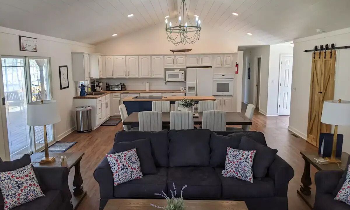 Photo of Livingroom in Eatonton