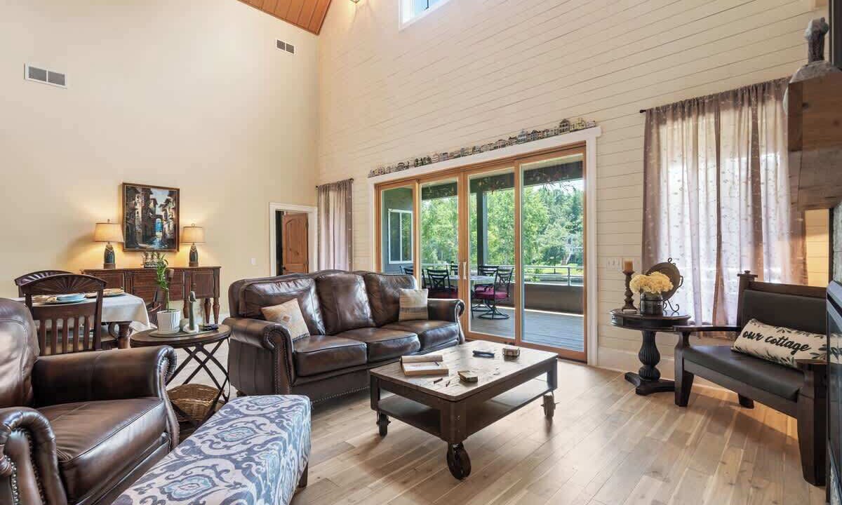 Photo of Livingroom in Eatonton