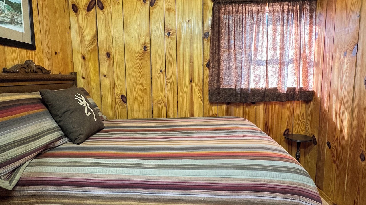 Photo of Bedroom in Dadeville