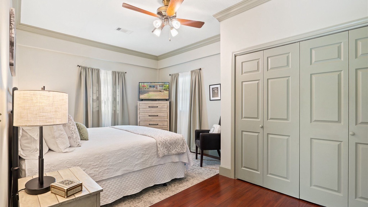 Photo of Bedroom in Laurel