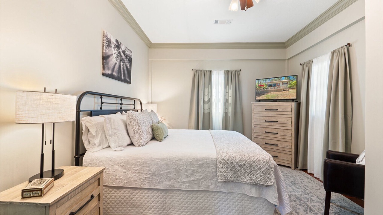 Photo of Bedroom in Laurel