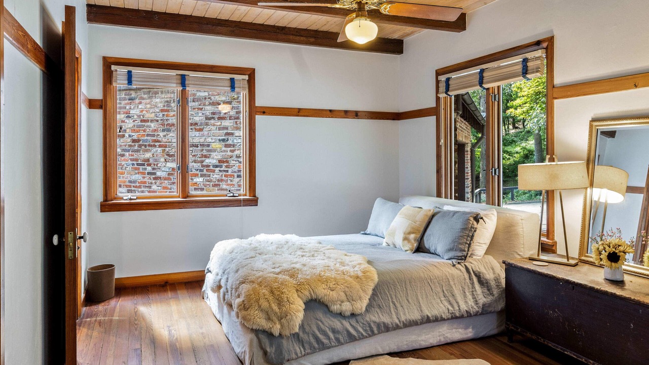 Photo of Bedroom in Northport