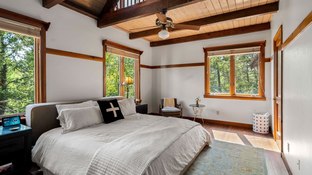 Photo of Bedroom in Northport