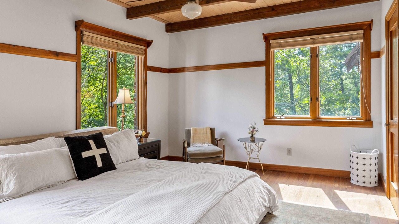 Photo of Bedroom in Northport