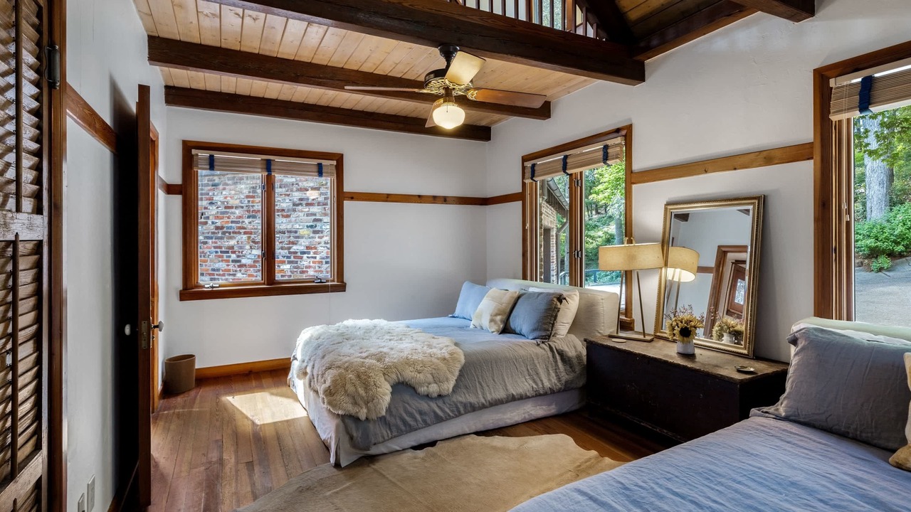 Photo of Bedroom in Northport
