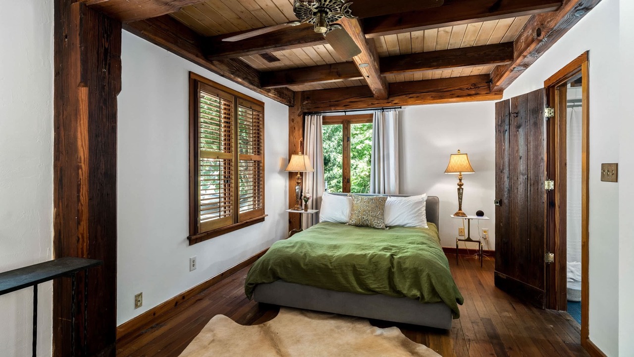 Photo of Bedroom in Northport