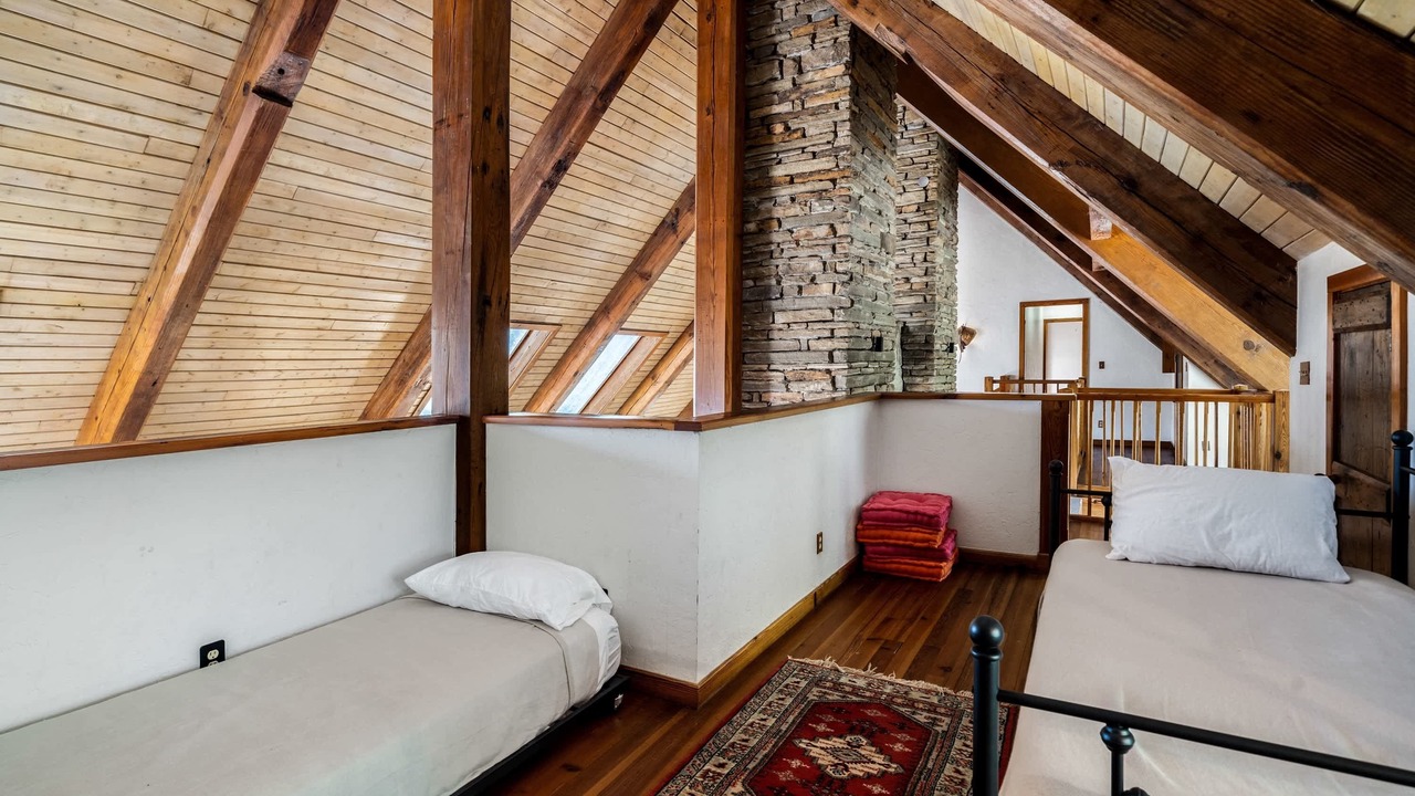 Photo of Bedroom in Northport