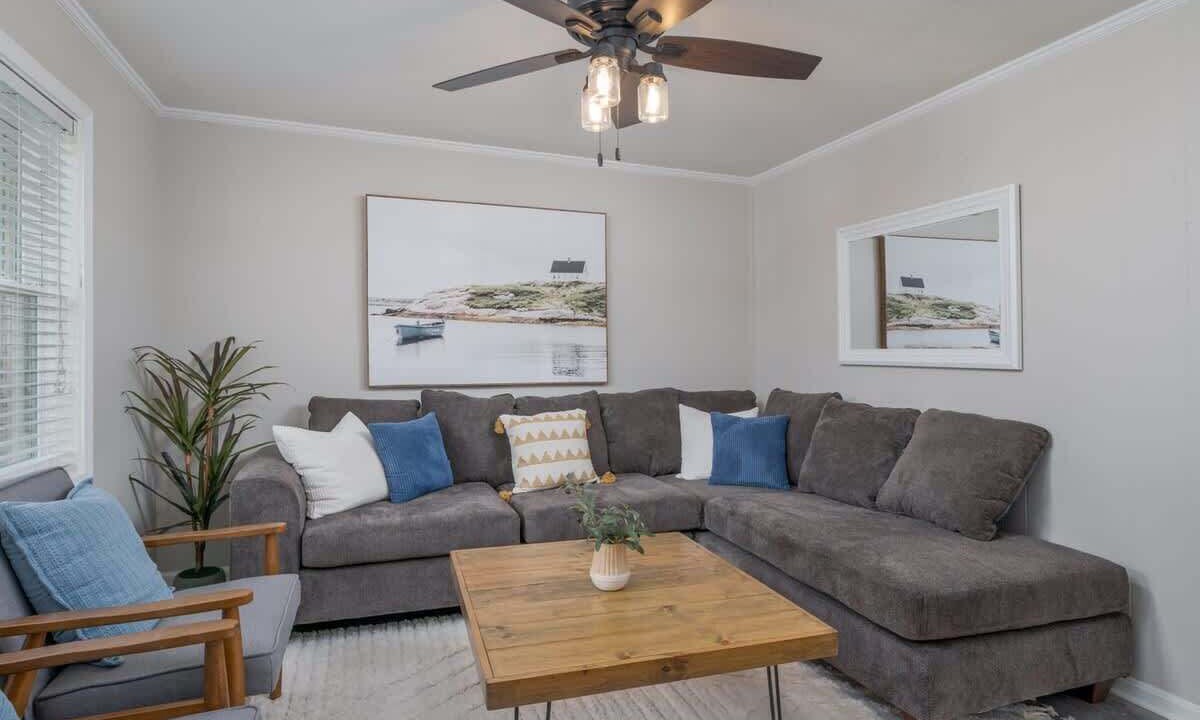Photo of Livingroom in Northport