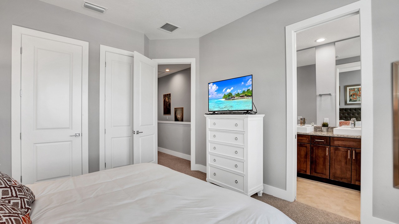 Photo of Bedroom in Crestwynd Bay