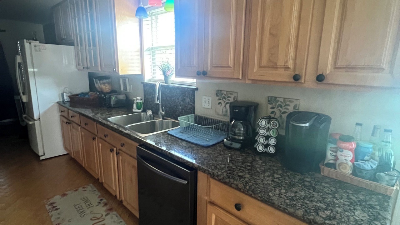 Photo of Kitchen in Kenner - Louis Armstrong International Airport
