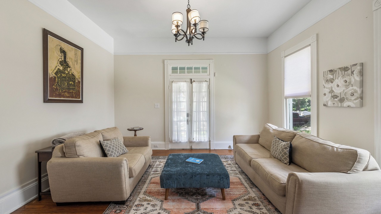 Photo of Livingroom in Washington Square