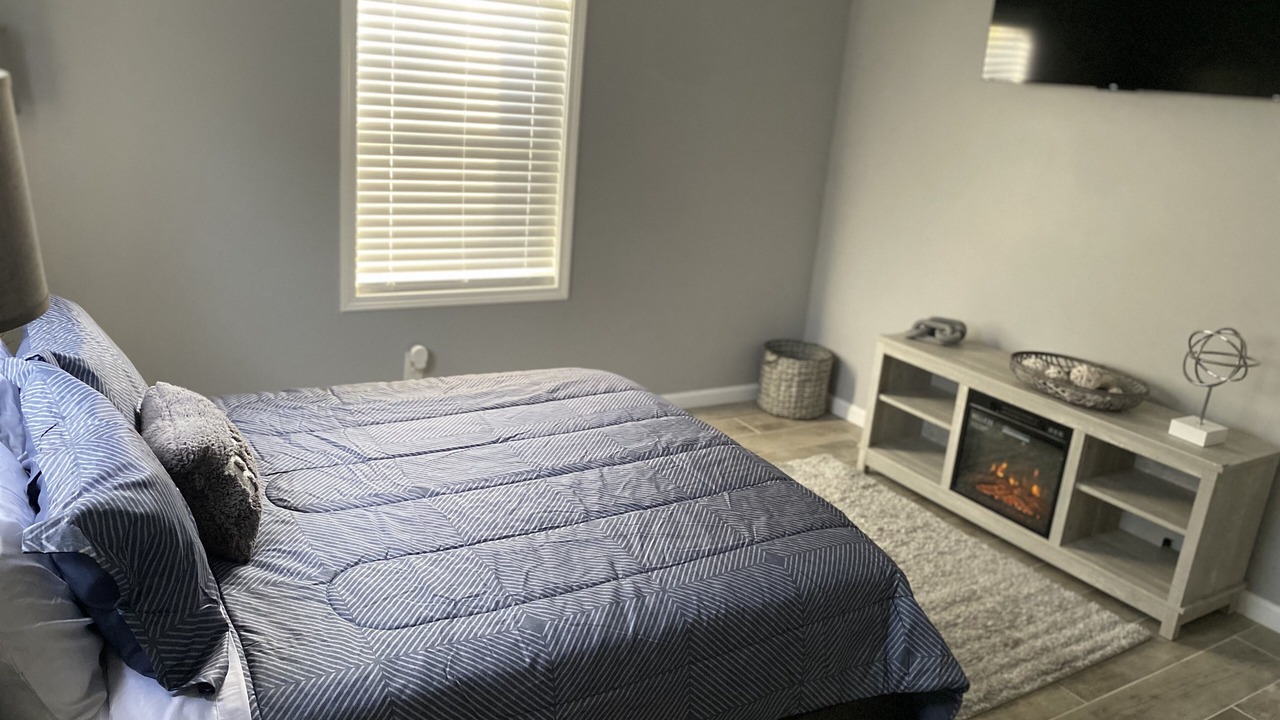Photo of Bedroom in Crestline Heights