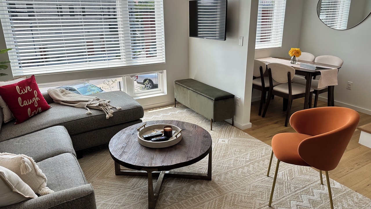 Photo of Livingroom in St. Elmo Improvement League