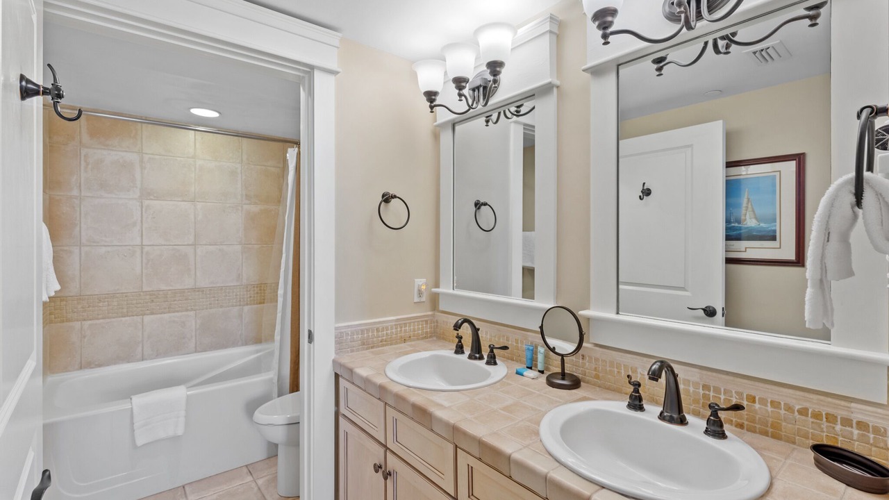 Photo of Bathroom in Baytowne Wharf