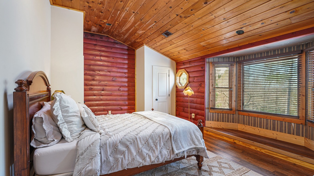 Photo of Bedroom in Waveland
