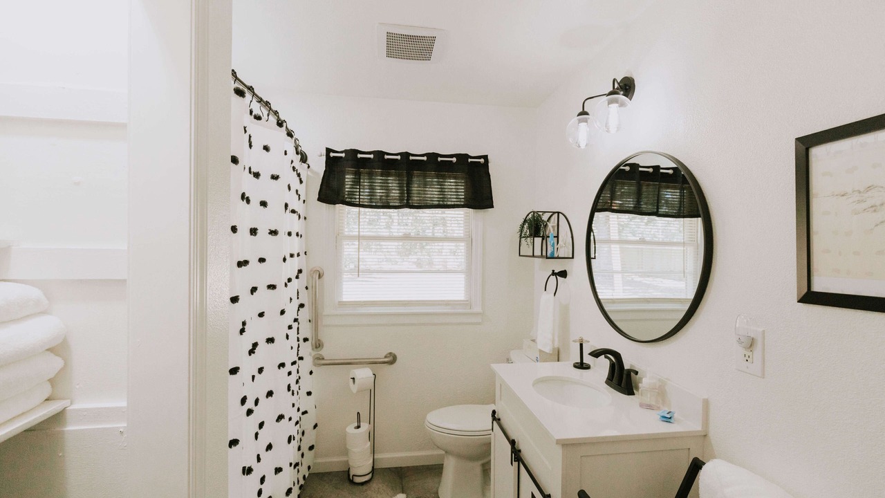 Photo of Bathroom in Ocean Springs