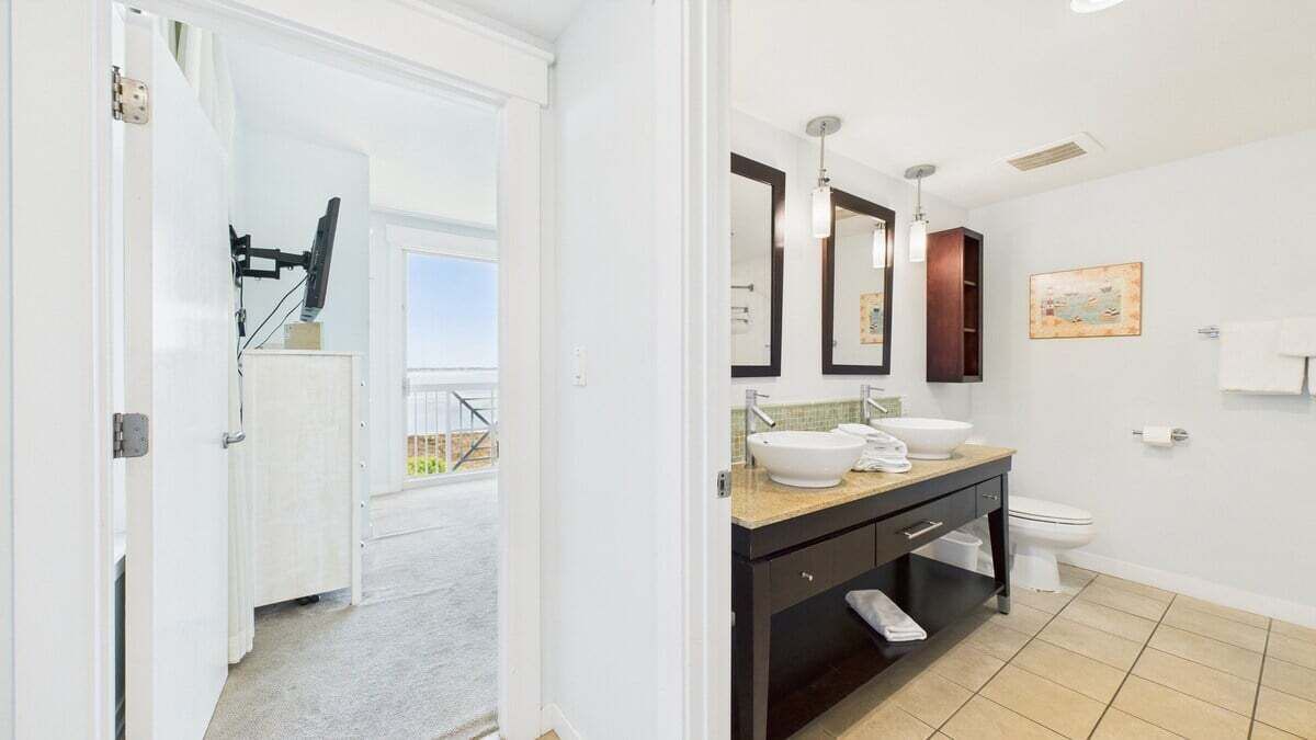 Photo of Bathroom in Baytowne Wharf