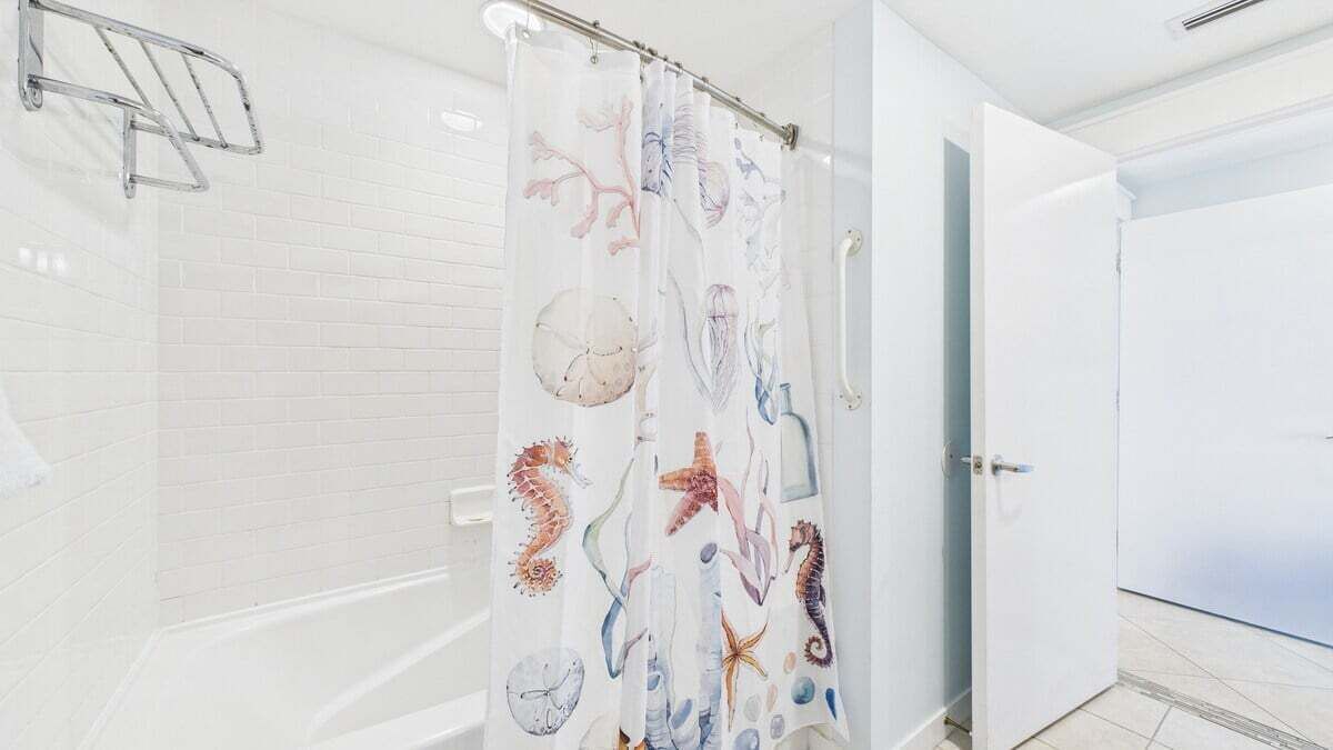 Photo of Bathroom in Baytowne Wharf