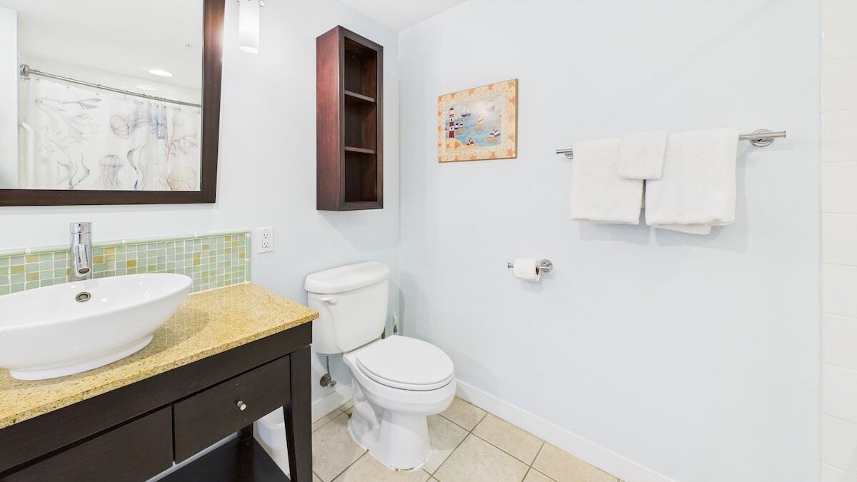 Photo of Bathroom in Baytowne Wharf