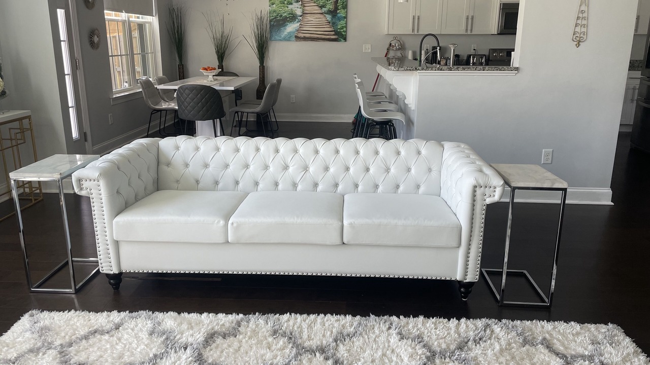 Photo of Livingroom in Canterbury Farms