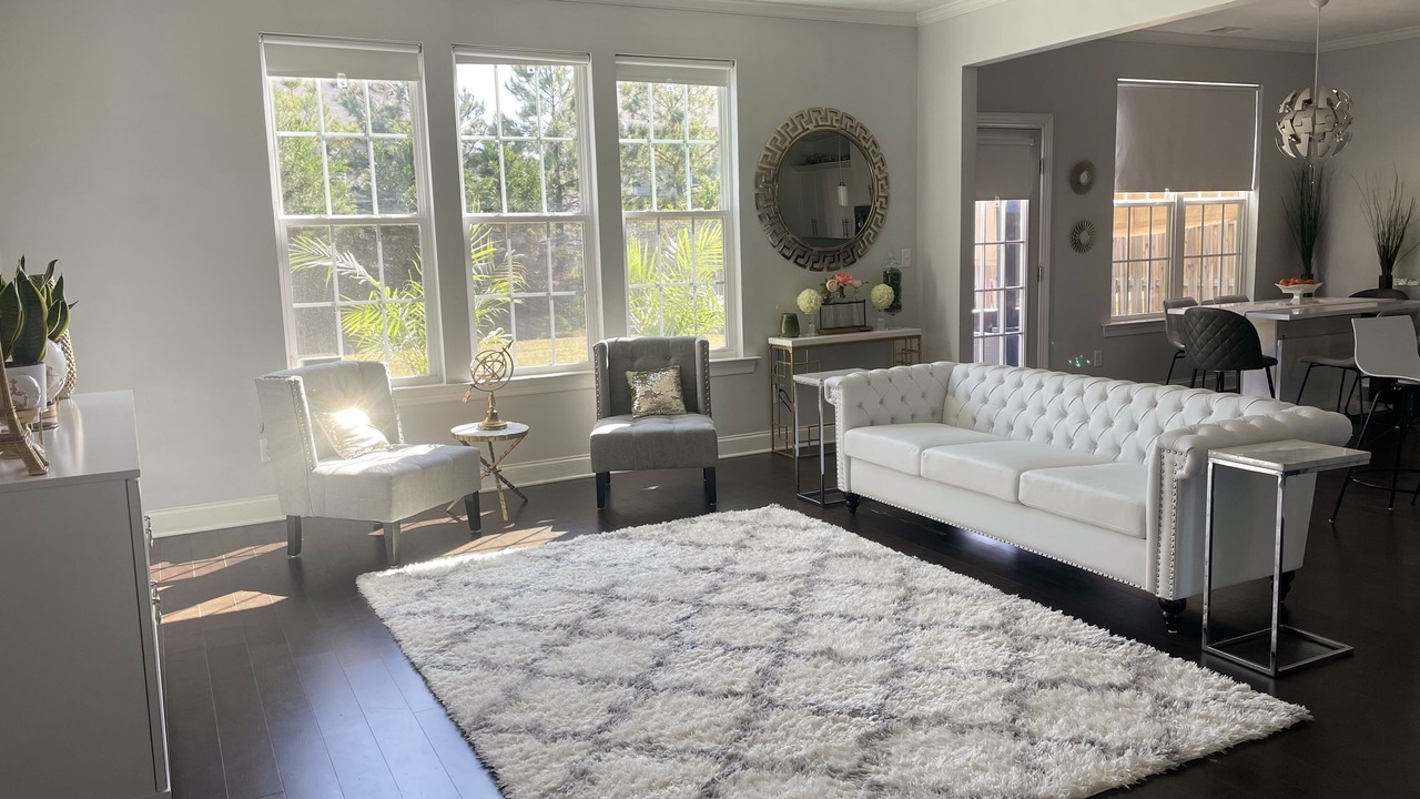 Photo of Livingroom in Canterbury Farms