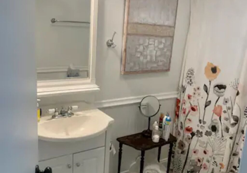 Photo of Bathroom in Cobb