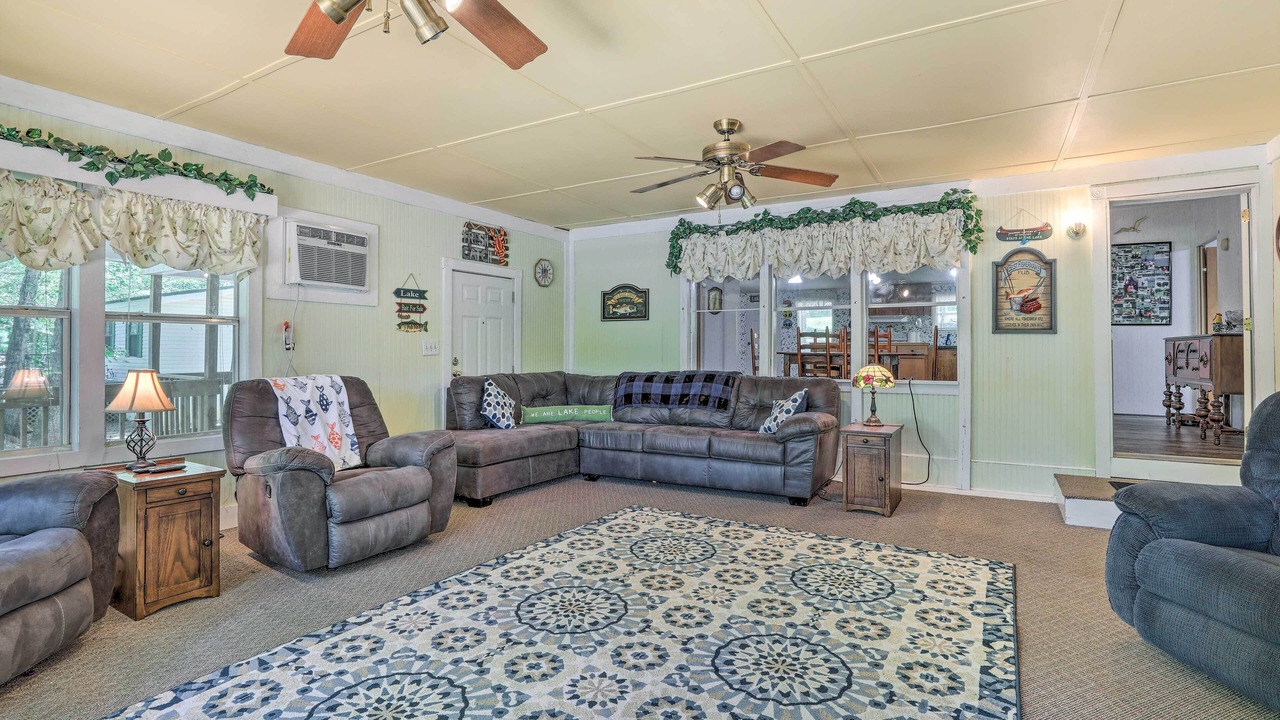 Photo of Livingroom in Hardwick