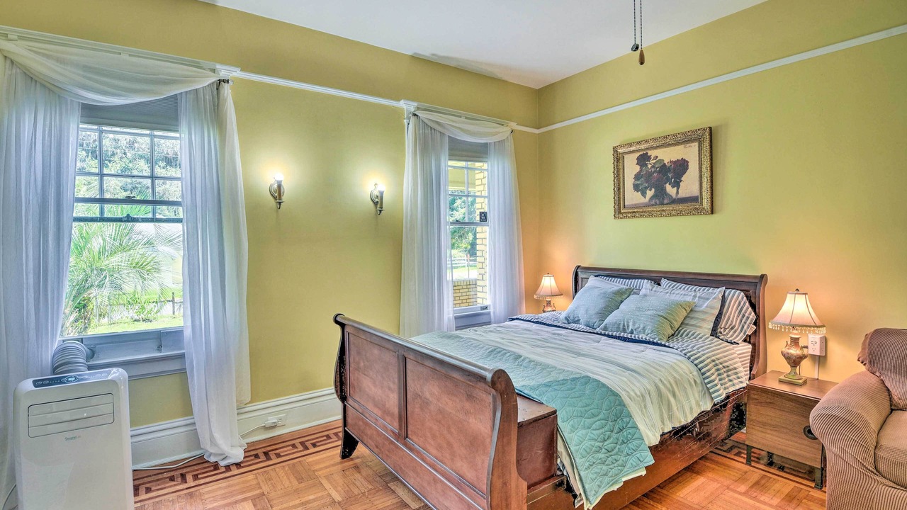 Photo of Bedroom in Crescent City