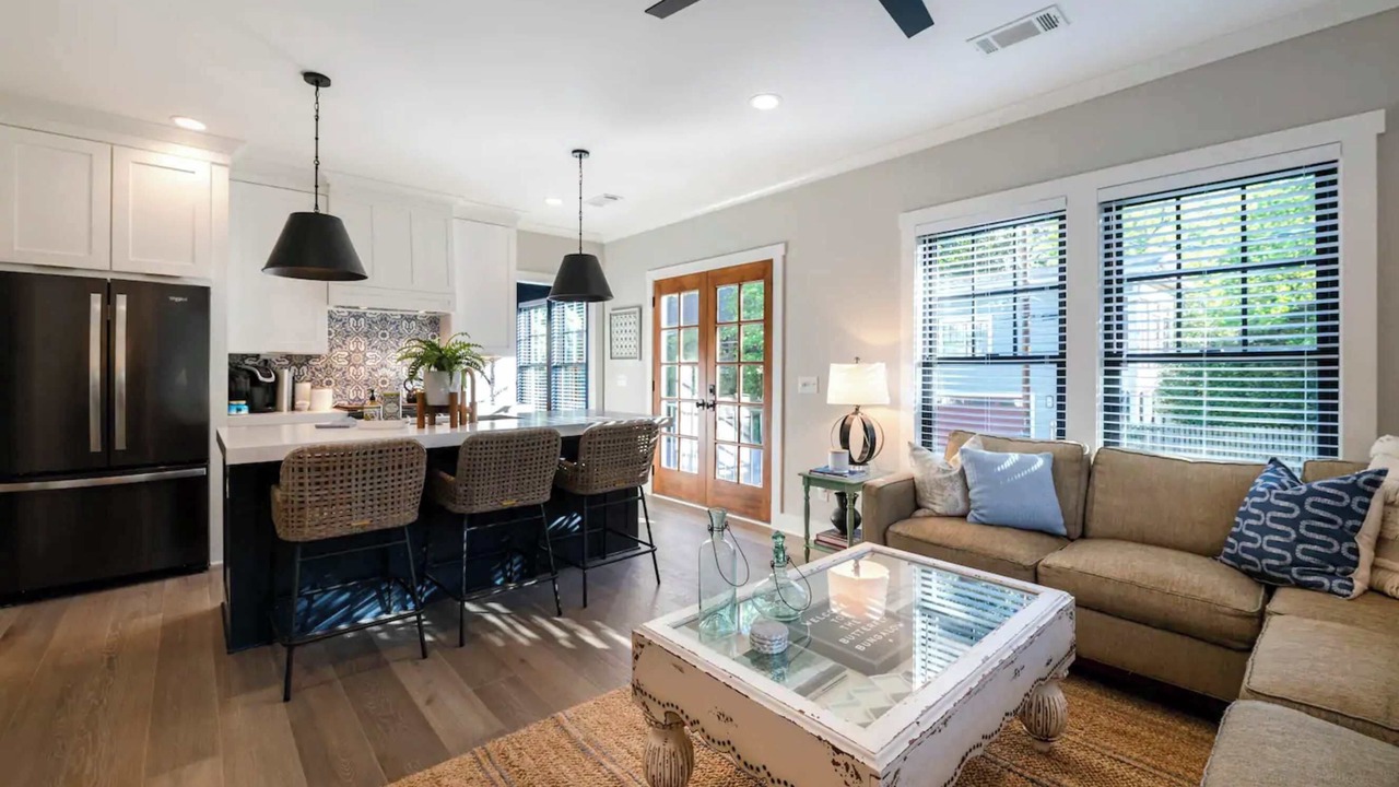 Photo of Livingroom in Inman Park