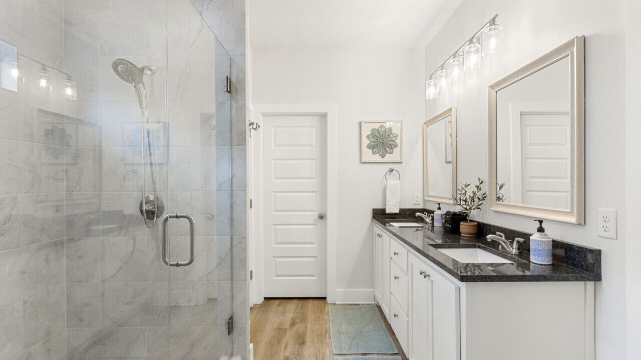 Photo of Bathroom in Oak Court