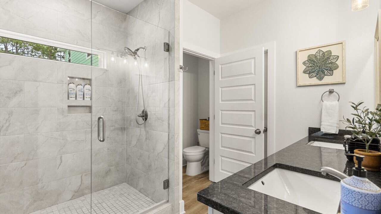 Photo of Bathroom in Oak Court