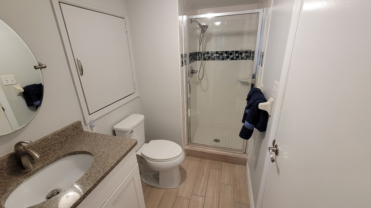 Photo of Bathroom in Plaza Shores