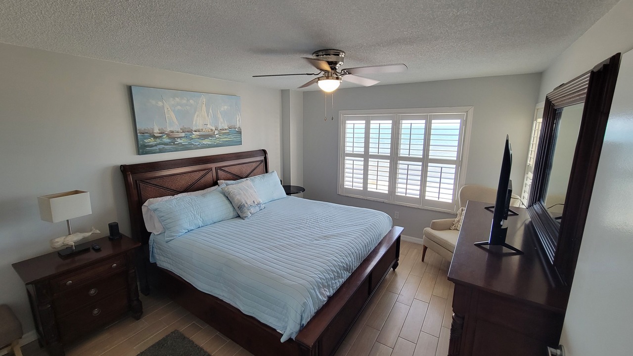 Photo of Bedroom in Plaza Shores