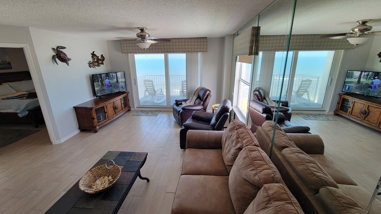 Photo of Livingroom in Plaza Shores