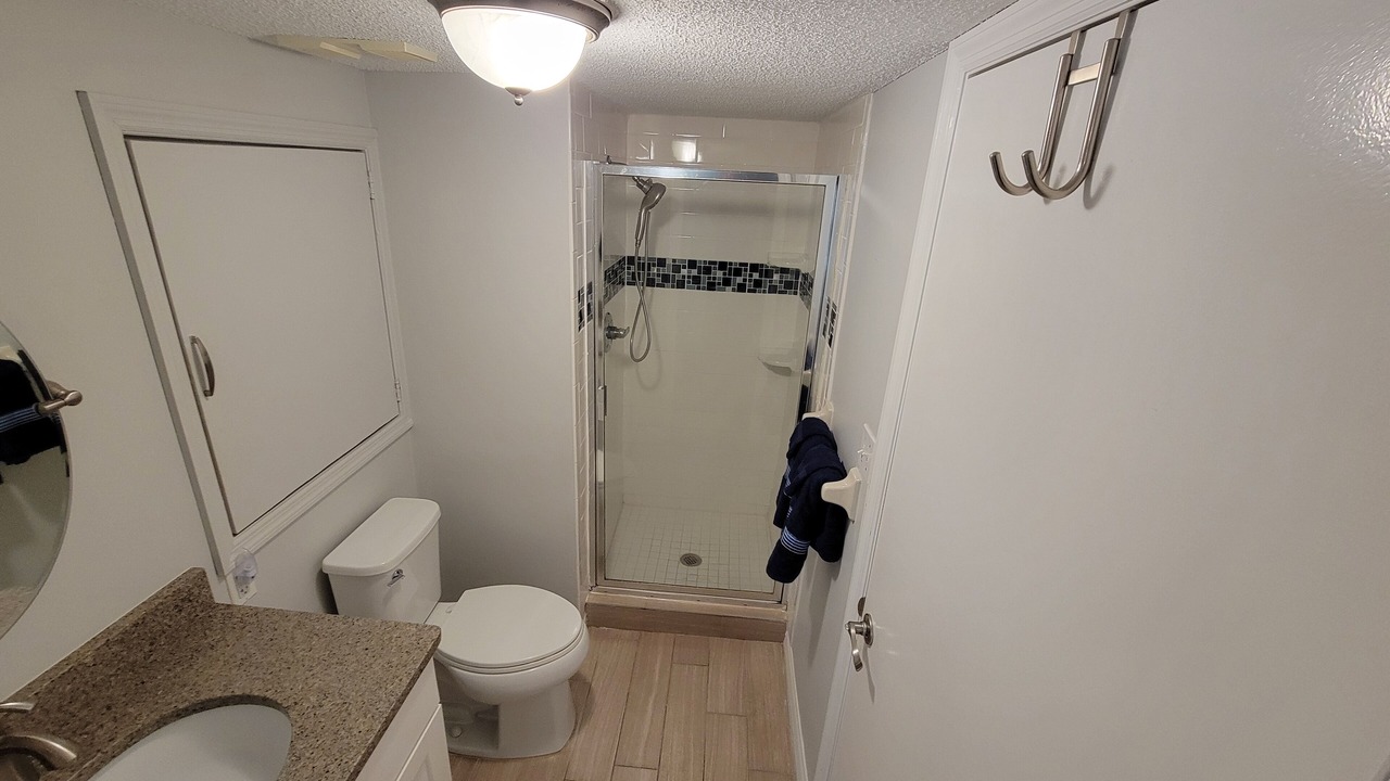Photo of Bathroom in Plaza Shores