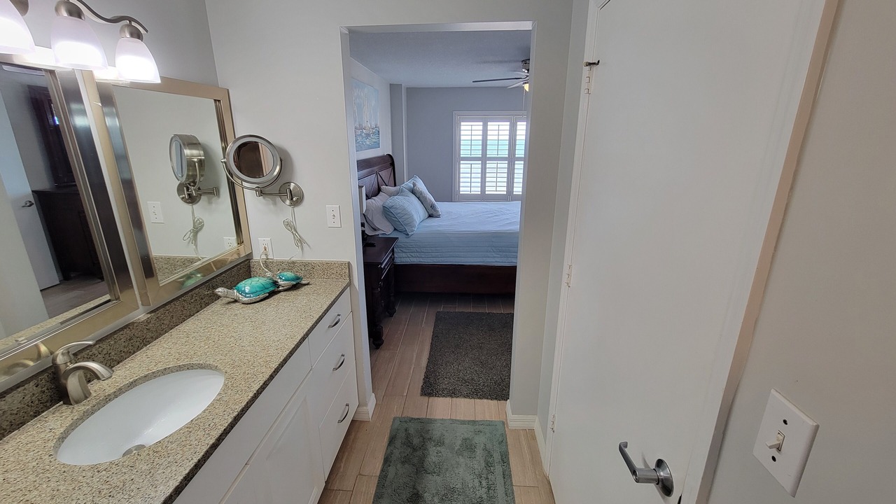 Photo of Bathroom in Plaza Shores
