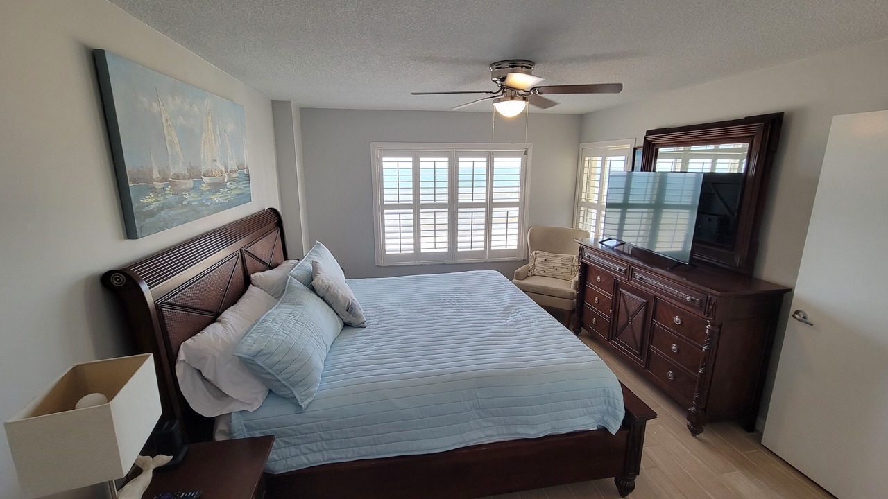 Photo of Bedroom in Plaza Shores