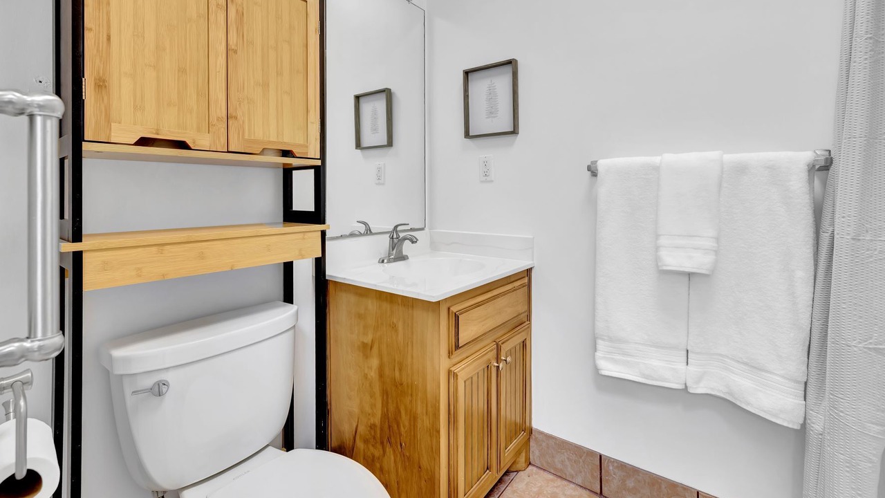 Photo of Bathroom in Barnesville