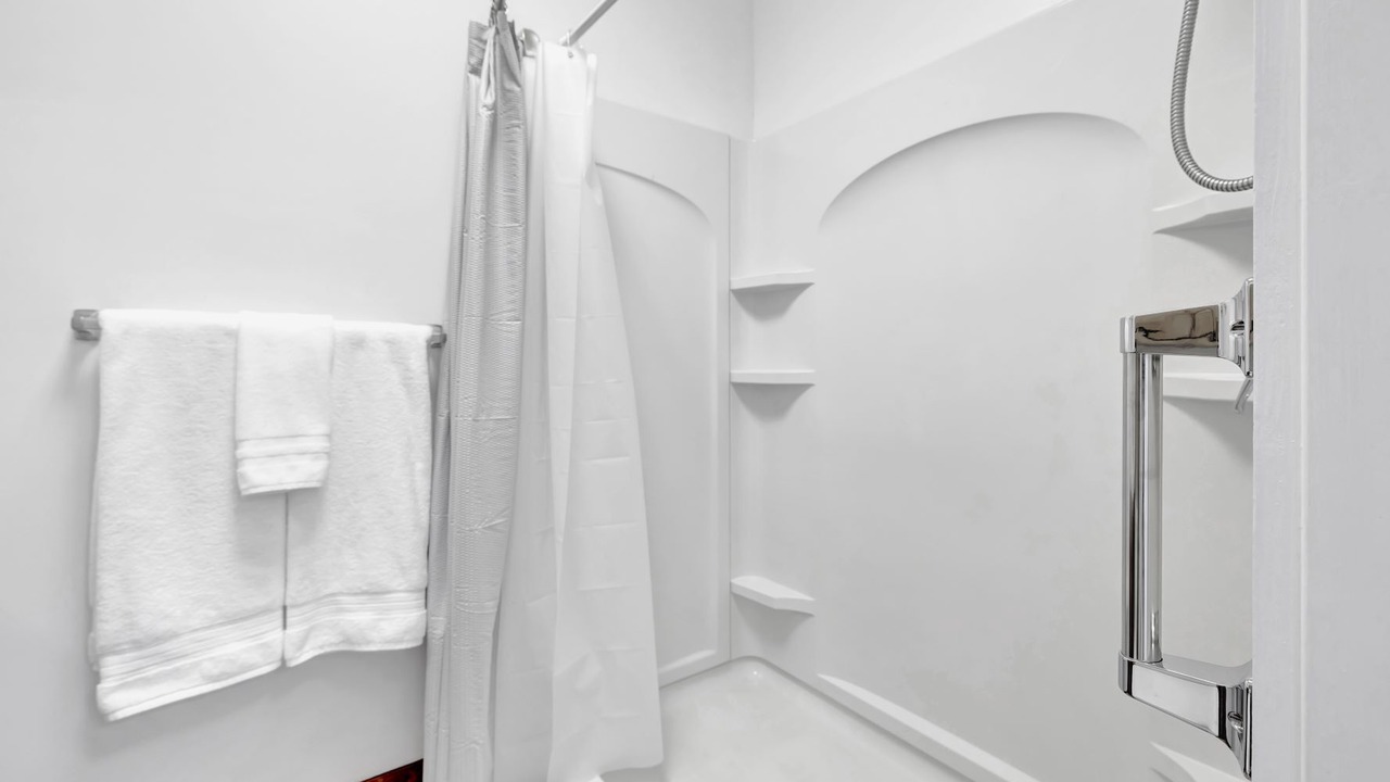 Photo of Bathroom in Barnesville