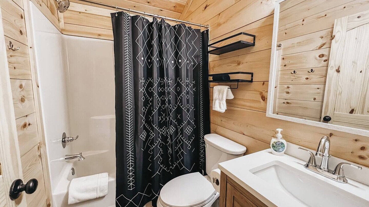 Photo of Bathroom in Hartwell