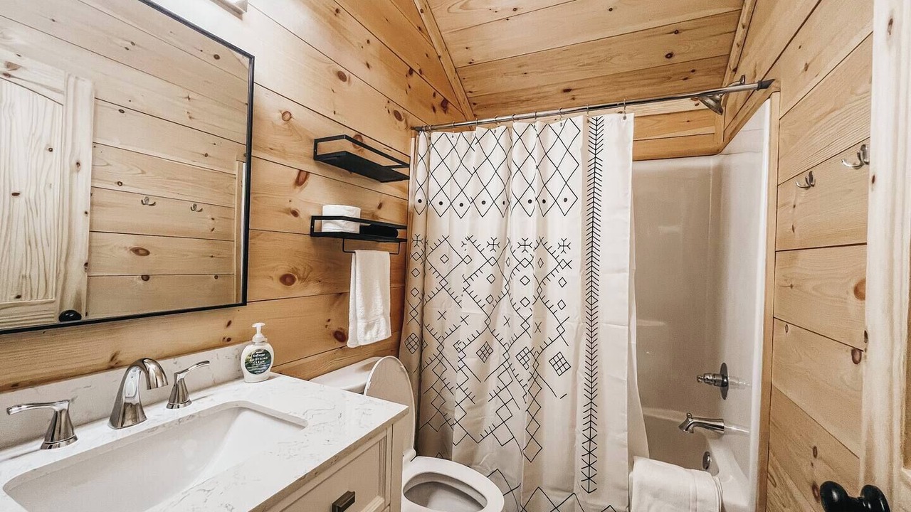 Photo of Bathroom in Hartwell