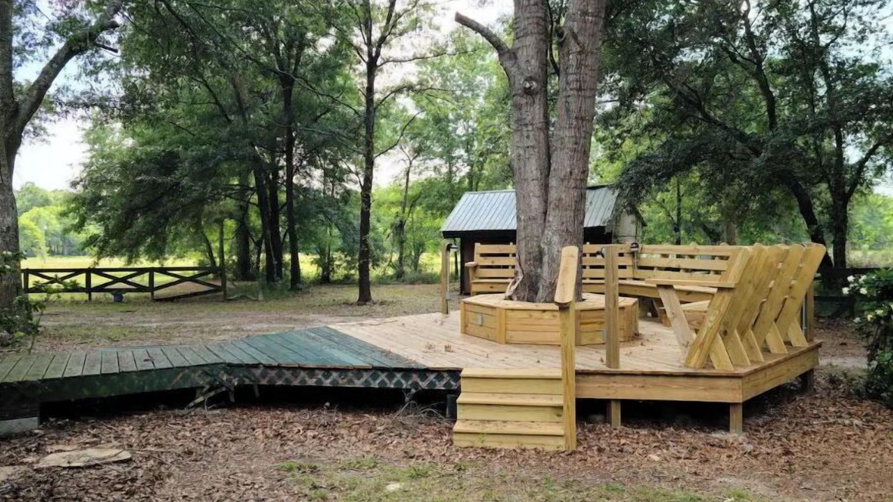 Photo of Outdoor in Dowling Park