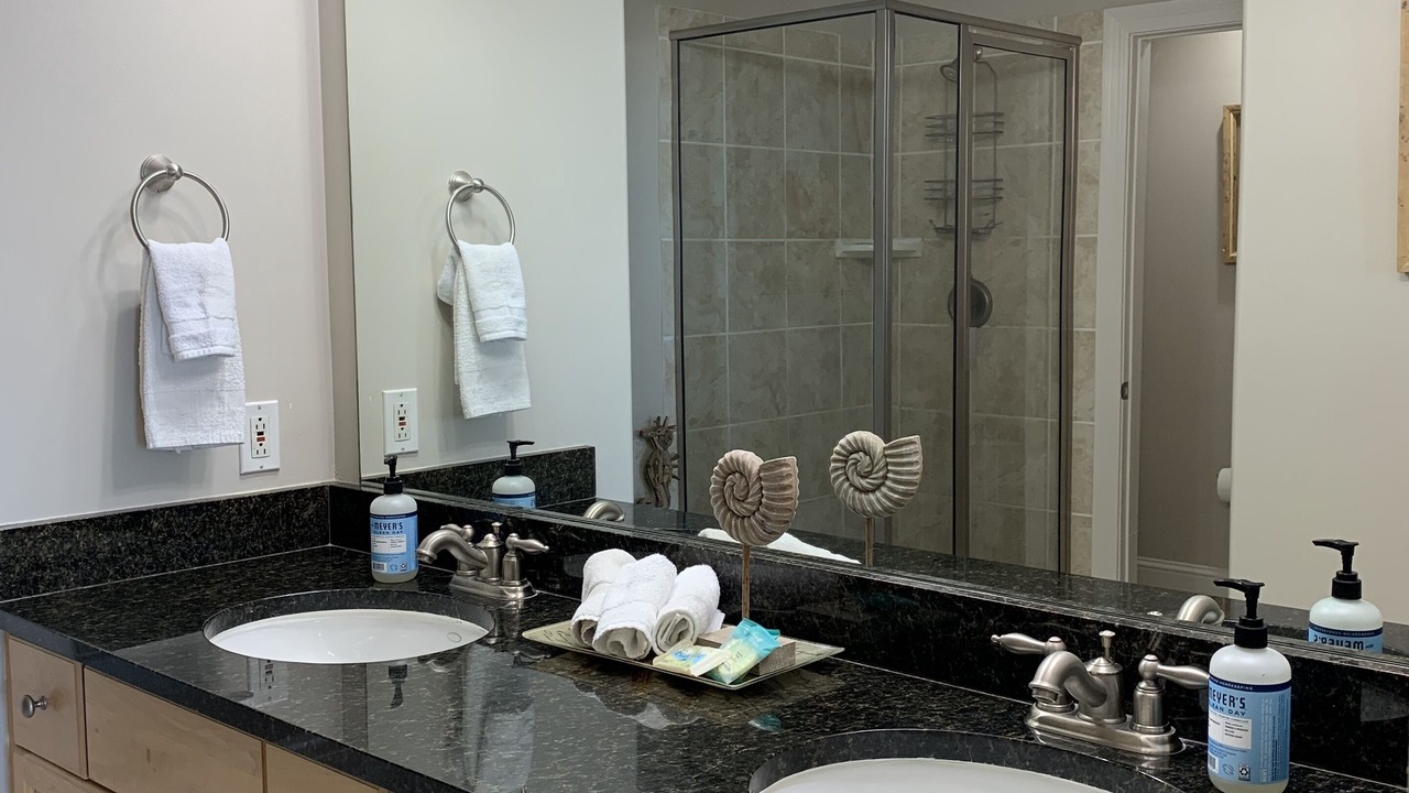 Photo of Bathroom in Dauphin Island