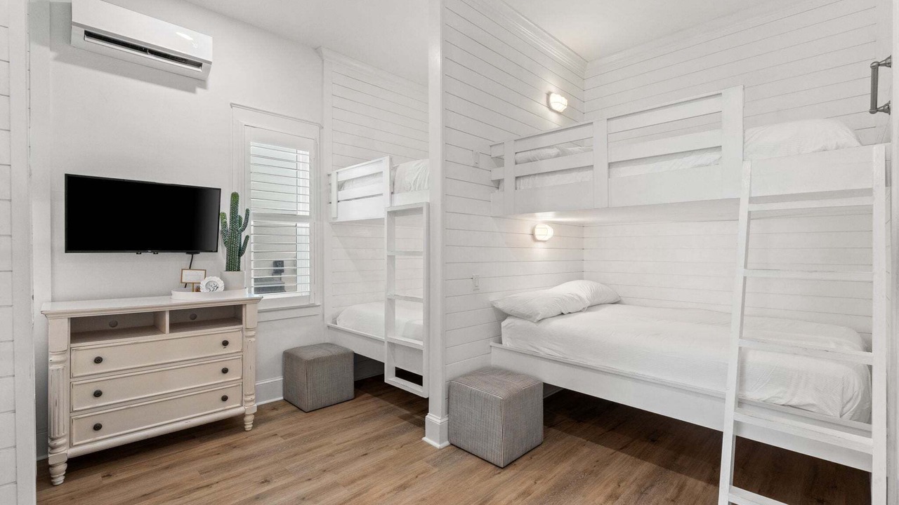 Photo of Bedroom in Delos