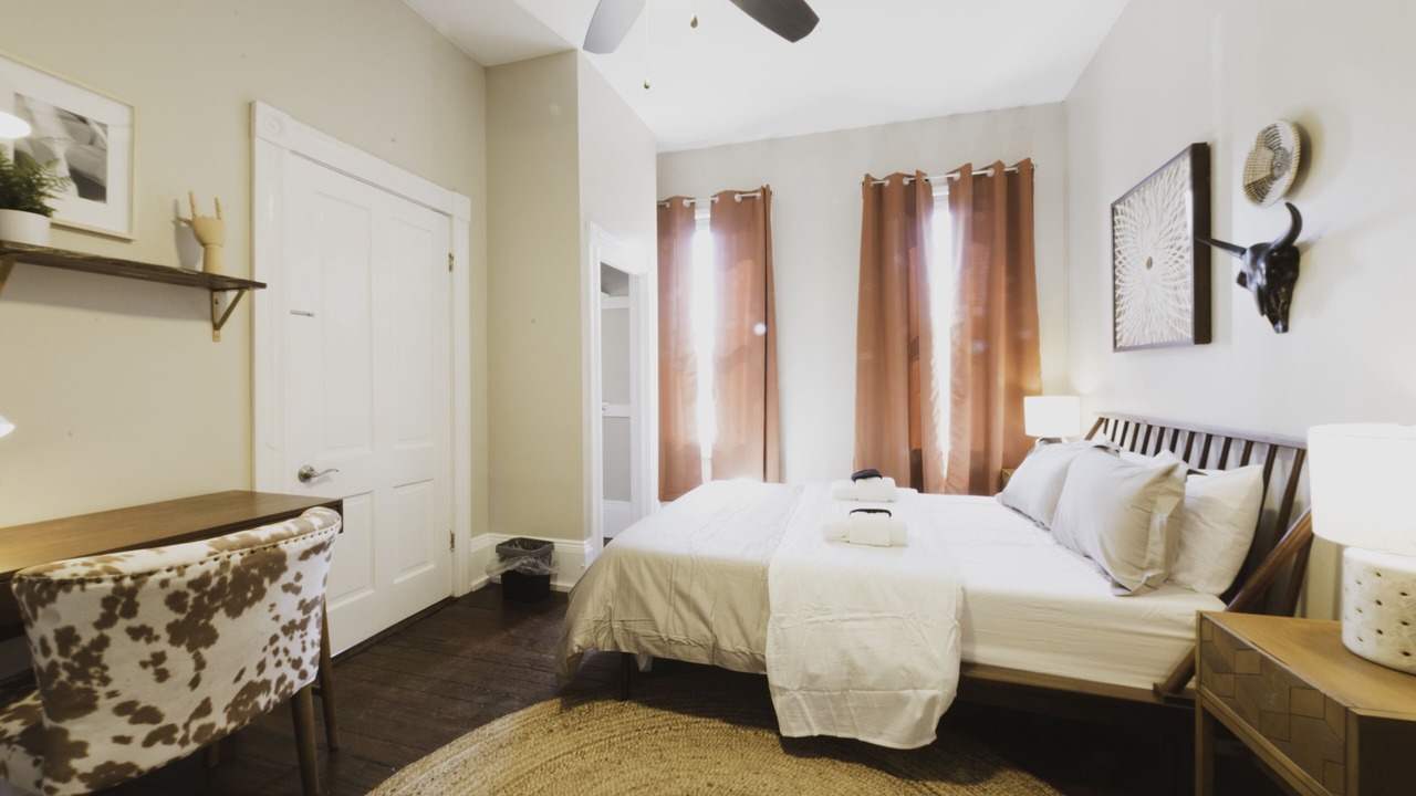 Photo of Bedroom in Savannah Victorian District