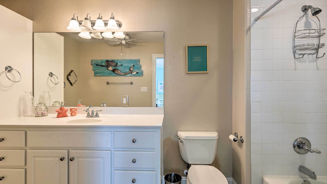 Photo of Bathroom in Oak
