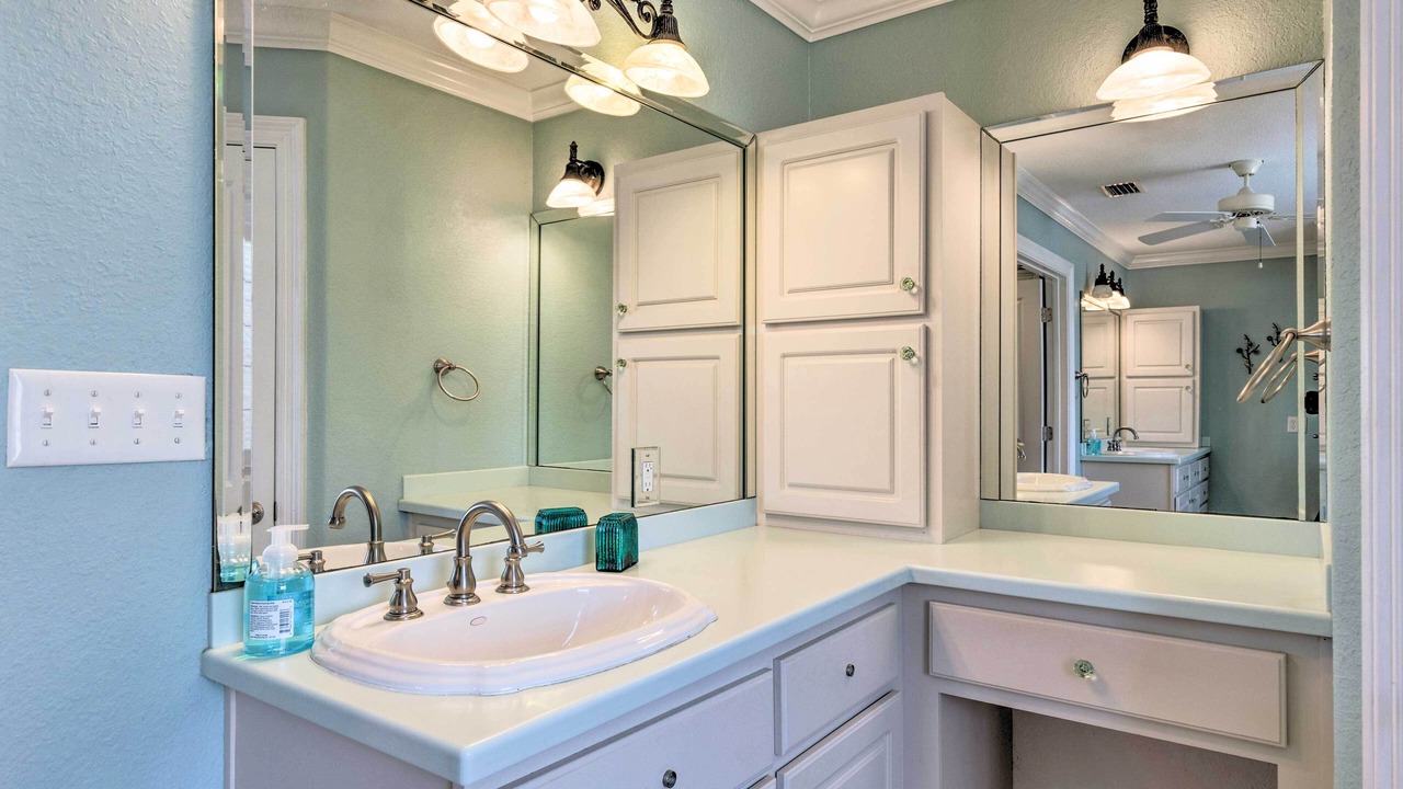 Photo of Bathroom in Oak