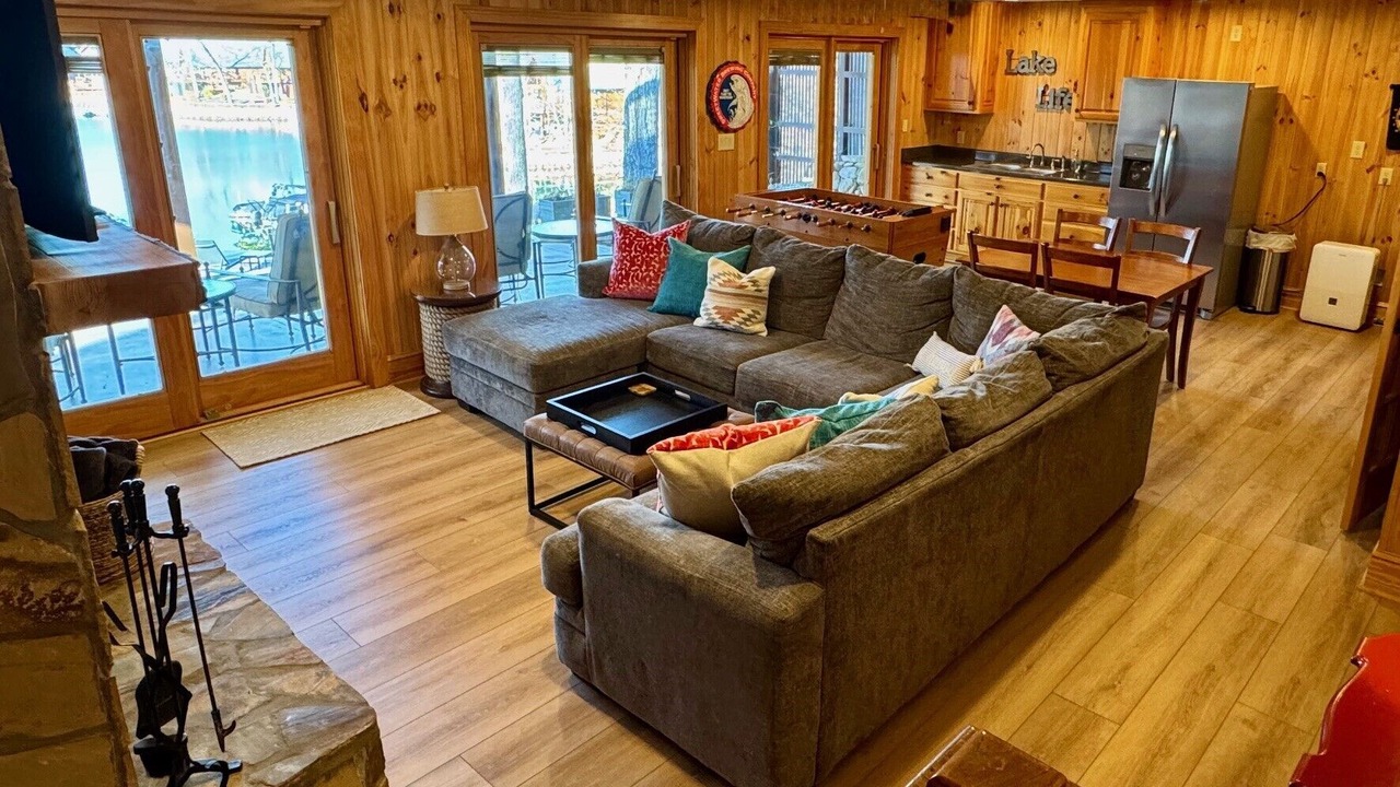Photo of Livingroom in Six Mile