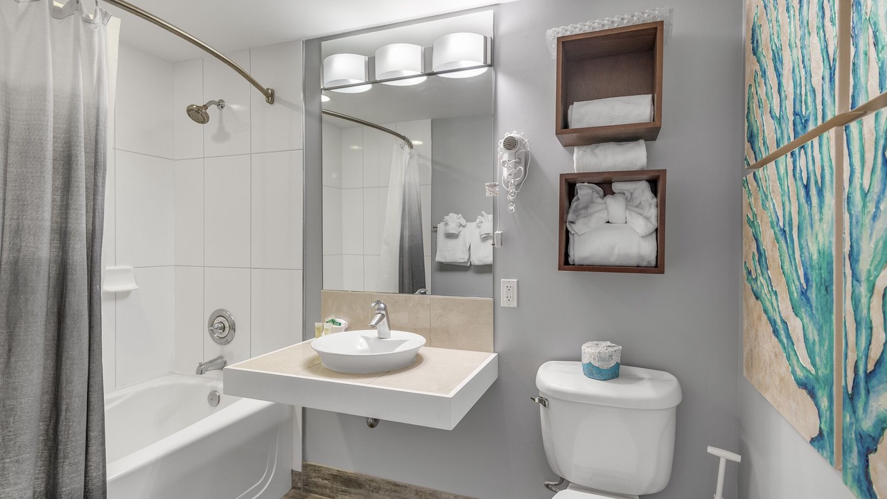Photo of Bathroom in Baytowne Wharf